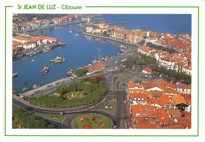 St JEAN DE LUZ - Cibouure — vista aérea do porto e das ruas com telhados de tijolos — editor COMPA