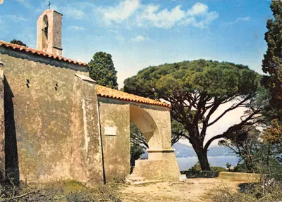 Capela Santa Ana — vista da cidadela de Saint-Tropez — editor Yvon