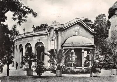 Vichy (Allier) — La Source des Célestins — Éditions du Globe, Paris