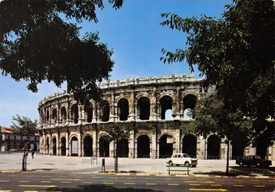 Les Arènes — anfiteatro antigo em Nîmes — Société d'Éditions de France, Marseille