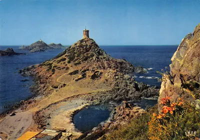 Les Sanguinaires — îles rocheuses avec tour de guet — éditeur IRIS