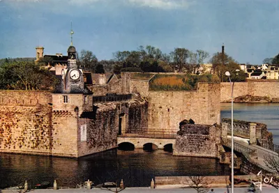 Concarneau (Finistère) — Vue plongeante sur la Ville Close — Éditions d'Art JOS