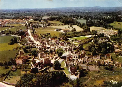 Oradour-sur-Glane — Vue générale des ruines du village et de l'église — Combier Imp. (S.et.L.)