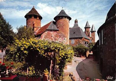 Collonges-la-Rouge — A Porta Plana e o Hotel de Friac — Edições IRIS