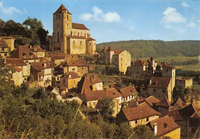 Saint-Cirq-Lapopie — village pittoresque dominant le Lot — Société des Cartes Postales APA-POUX