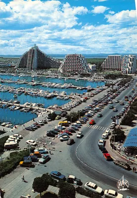 La Grande Motte — Le Quai Meynier avec le Port — Les Éditions « MAR »