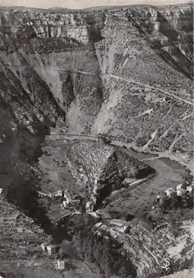 Cirque de Navacelles — vue du Gard sur l'Hérault — Éditions Scheitler, Albi
