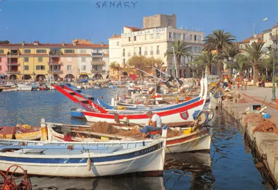 Sanary — Porto com barcos de pesca e hotel da Torre — Edição Sanary Guy