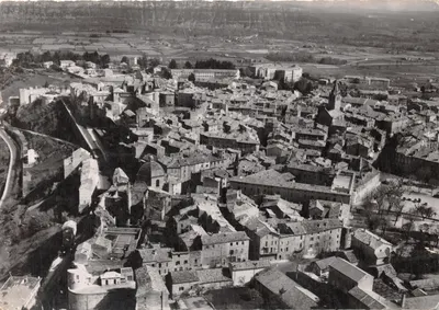 Aubenas (Ardèche) — vue générale aérienne — J. Cellard, Lyon