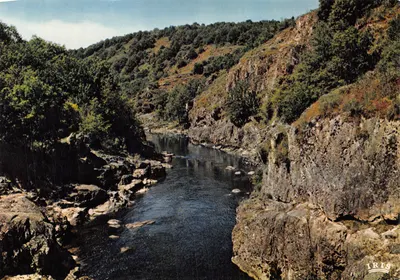 A Valle da Creuse — Nas proximidades de Anzême — editor IRIS