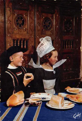 Dois crianças em traje Bretão — cena de mesa — editor Gaby
