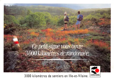 Dois caminhantes — paisagem ondulada com trilha e poste — CONSEIL GÉNÉRAL D'ILLE ET VILAINE n° 324 697 580