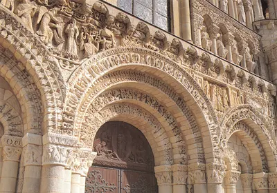 Portal principal da Igreja Notre-Dame la Grande em Poitiers — editor M.G.E. n° 3 427140 050004