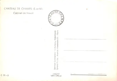 Castelo de Champs (S.-et-M.) — Sala de trabalho com tapeçaria oriental e biblioteca — Service Commercial Historiques, Avenue Alexandre III - Paris — Verso