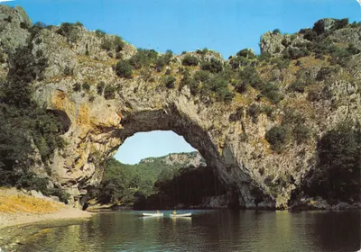 As Gorges da Ardèche — O Arco de Pont d'Arc, arco calcário — Éditions Magenta, Ruoms