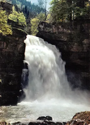 Cachoeira do Doubs — local natural do Doubs (altura: 28 m.) — editor Cing