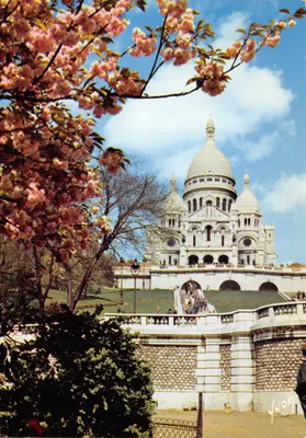 Montmartre — Le Sacré-Cœur vu parmi les cerisiers en fleurs — Éditions Internationales du Tourisme 1980