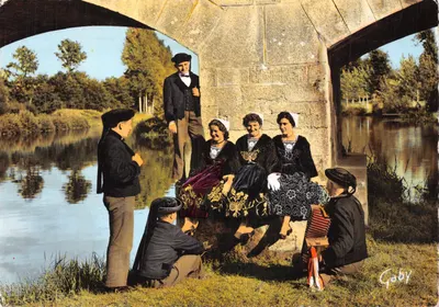Cena de folclore breton — sob um ponte às margens do Oust — editor Gaby