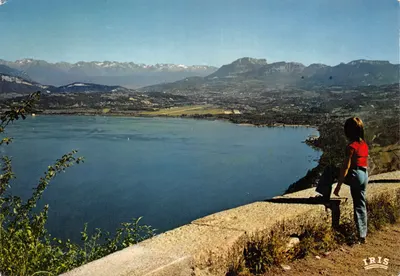 Lago do Bourget — panorama sobre o Granier e a cadeia de Belledonne — editor IRIS