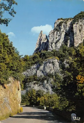 O Rocher Charlemagne — vista do Ponte d'Arc — editor IRIS