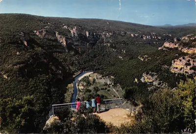 Gorges da Ardèche — vista panorâmica de um balcão — editor IRIS