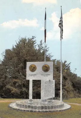 Monument aux Frères Kennedy — Crépy-en-Laonnois (Aisne) — éditeur : S.P.A.D.E.M