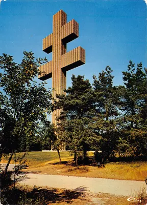 Mémorial du Général de Gaulle — Croix monumentale en bois — éditeur Cing
