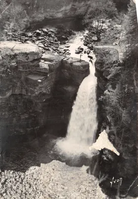 Lago ou Villers — O salto do Doubs (altura 27 metros) — Les Éditions d'Art YVON, Paris, 15, rue Marteau