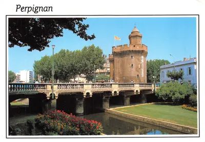 Perpignan — Torre da cidadela vista do ponte — Éditions DINO