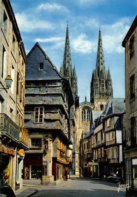 Quimper — rua Kéréon e flechas da catedral — Audierne Éditions