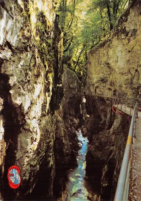 Gorges do Fier — visão do cânion com ponte — editor Gorges du Fier