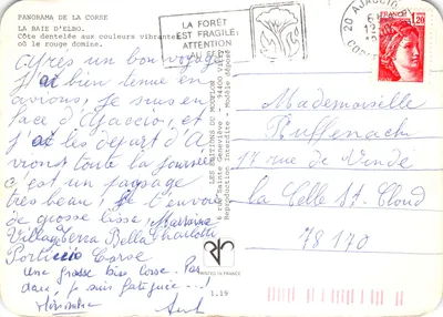 A Baía de Elbo — Costa dentelada com cores vibrantes onde o vermelho predomina — Éditions du Moueilon — Verso