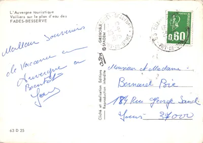 Voiliery na jeziorze Fades-Besserve — L'Auvergne turystyczna, wydawca SPADÈM, n° 63 D 25 — Rewers