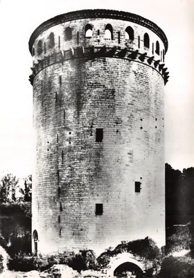 Coucy-le-Château — Donjon do castelo (século XIII) — Service Commercial Historiques, Paris