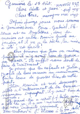 Igreja de São Etienne de Gumières — torre sineira com relógio e arco gótico — editor Cing — Verso