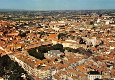 Roanne (Loire) — Vista geral, o Liceu e a rua Charles de Gaulle — Edições HACHETTE