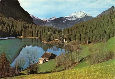 Lago de Montriond — vista do lago e do Rochedo do Inferno (2240 m) — Edições « La Capitale »
