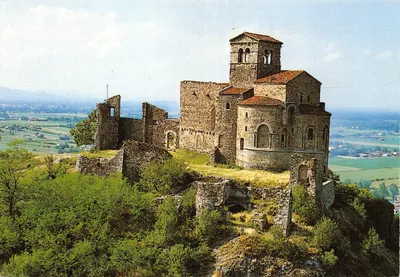 St Romain-le-Puy — Igreja prioral (séculos X e XI) — Foto F. Beyssac, St-Bonnet-le-Château, n°6