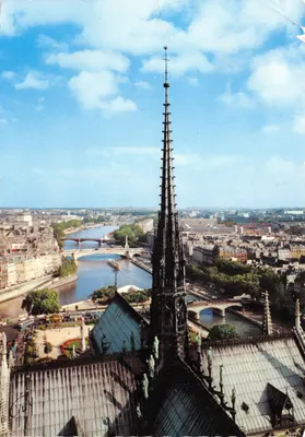 Paris e suas maravilhas — Flecha da Notre-Dame e panorama do rio Sena acima — Impresso na carta n°5166