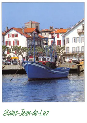 Saint-Jean-de-Luz — vista do porto com um barco de pesca — Éditions Les Éditions Chauvond