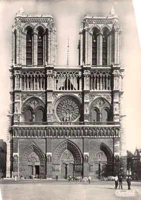 Notre-Dame de Paris — façade gothique — éditeur Chantal