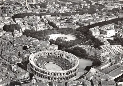 Nîmes — Vista aérea sobre as Arênes e a cidade (Cliché Robert Durandaud) — editor Real-Photo-Cie des Arts Photomécaniques