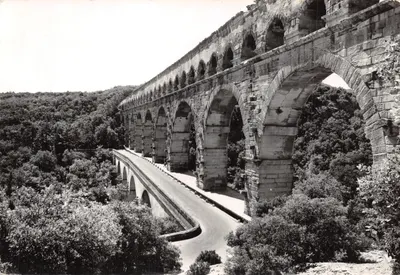 Pont-du-Gard — aqueduto romano e estrada moderna — Edições S.E.P.T. - 54-28