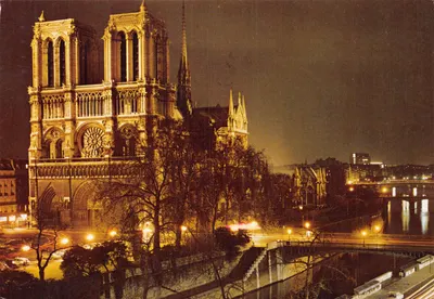 Nossa Senhora de Paris — vista noturna iluminada — LYNA Impressa na França n°898