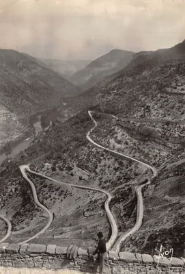 Gorges du Tarn — Les lacets de la route — Éditeur : Art Yvon, Paris
