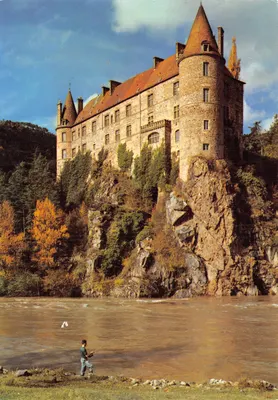 Château de la Voute-sur-Loire — résidence des Seigneurs de Polignac — Éditions GAUD. MOISENAY - le PETIT 77950 Maincy