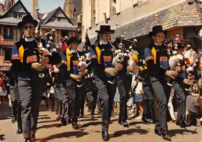 Desfile dos tocadores do país Glazick — Quimper, Cornouaille — Éditions d'Art JOS