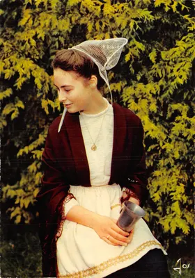 Mulher com traje breton — Coifa do Trégor, dita "Toukenn" — Edições de Arte JOS