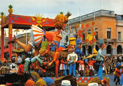 Carnaval de Nice — défilé coloré avec géants et foule — Les Éditions MAR, Nice