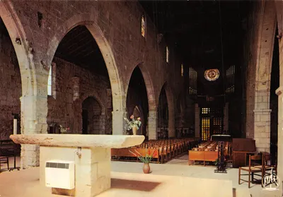 Intérieur de l'église — Aigues Mortes (30) — Les Editions « MAR »